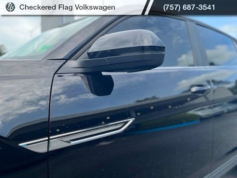 Used 2024 Volkswagen Atlas Cross Sport SE AWD/4WD image 2
