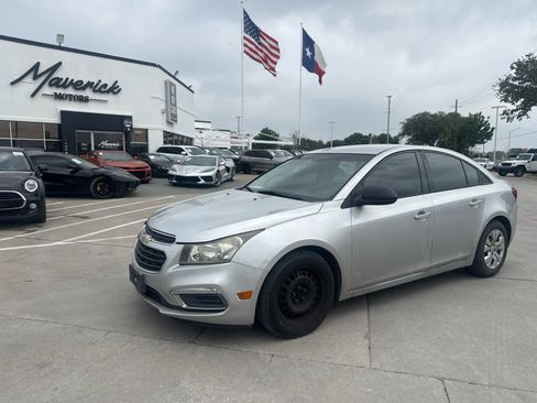 Used 2015 Chevrolet Cruze LS FWD image 1