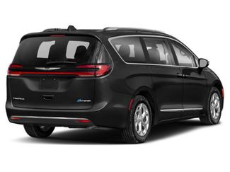 Used 2023 Chrysler Pacifica Touring-L video 2