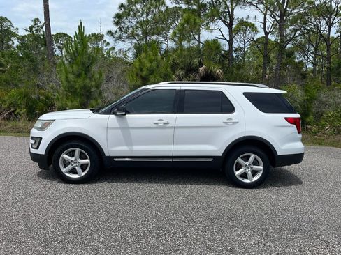 Used 2017 Ford Explorer XLT w/ Class II Trailer Tow Package AWD/4WD image 2