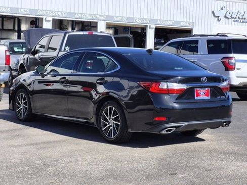 Used 2018 Lexus ES 350 w/ Luxury Package w/Wood Trim image 4
