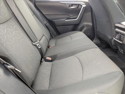 Used 2021 Toyota RAV4 XLE w/ Convenience Package image 17