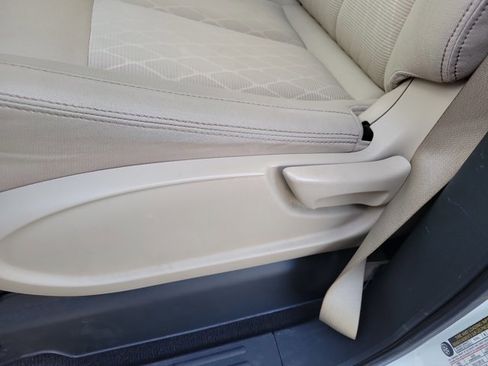 Used 2017 Nissan Titan SV image 18