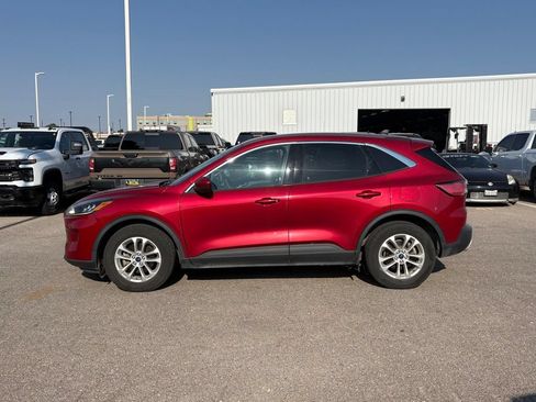 Used 2020 Ford Escape SE FWD image 2