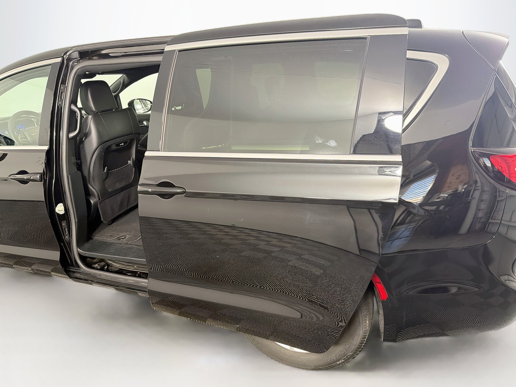 Used 2025 Chrysler Pacifica Select FWD image 27