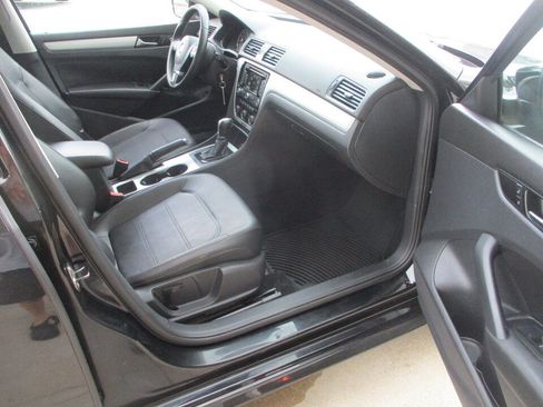 Used 2013 Volkswagen Passat 2.5 SE FWD image 19