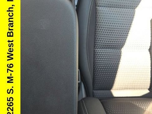 Used 2025 Chevrolet Trax LT FWD image 22