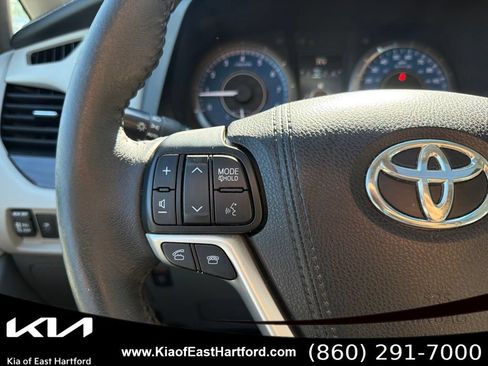 Used 2017 Toyota Sienna XLE w/ XLE Navigation Package FWD image 31
