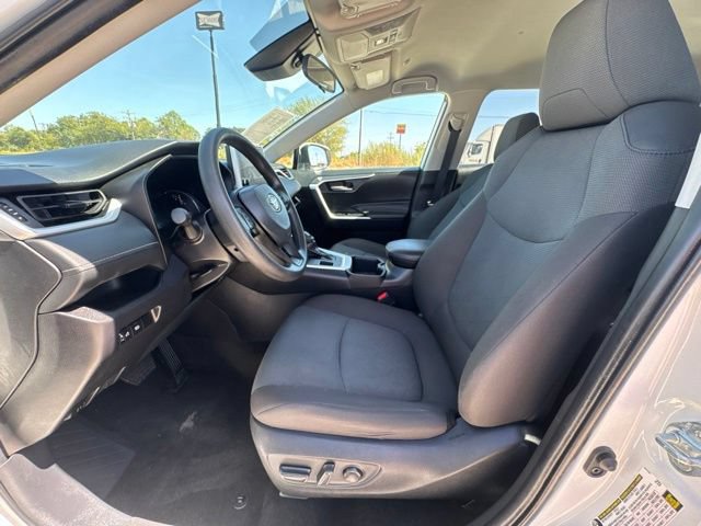 Used 2025 Toyota RAV4 XLE AWD/4WD image 2