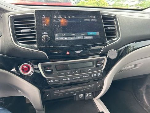Used 2021 Honda Pilot Touring image 9