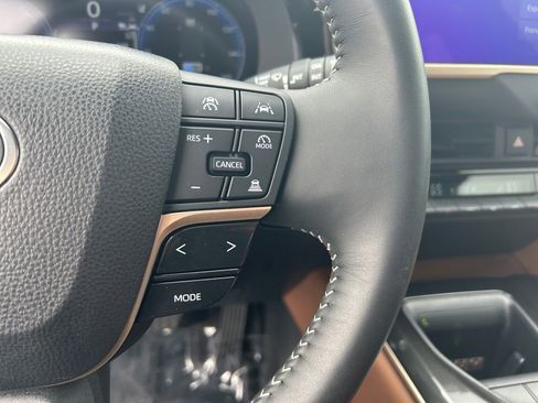 Used 2025 Toyota Crown Signia AWD/4WD image 16