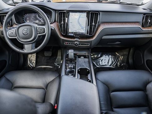 Certified 2022 Volvo XC60 B5 Momentum w/ Climate Package image 19