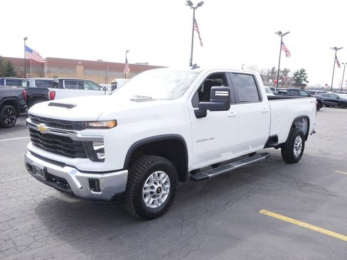 Used 2025 Chevrolet Silverado 2500 LT w/ Convenience Package image 4