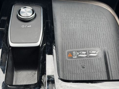 Used 2025 Buick Enclave Avenir w/ Super Cruise Package image 22