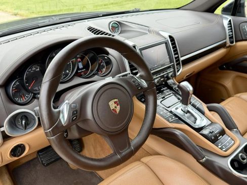 Used 2013 Porsche Cayenne Diesel AWD/4WD image 38