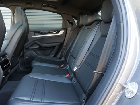 New 2026 Porsche Cayenne S image 11