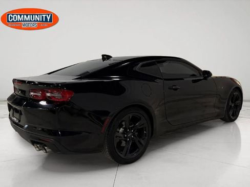 Used 2021 Chevrolet Camaro LT w/ Technology Package image 9