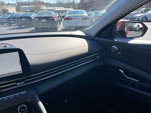 Used 2025 Hyundai Elantra SEL image 31