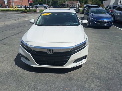 Used 2019 Honda Accord Touring image 3