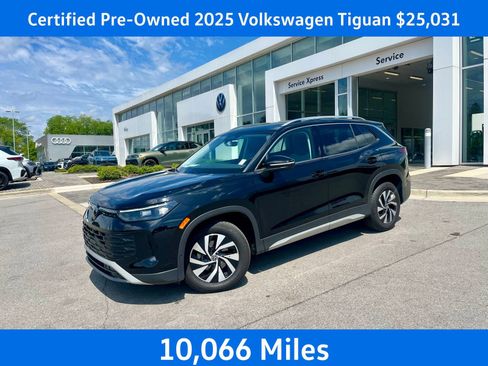 Certified 2025 Volkswagen Tiguan S FWD image 1