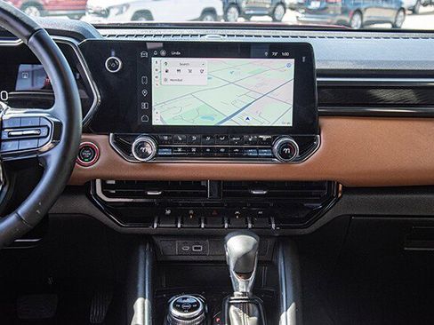 Used 2023 GMC Canyon AT4 w/ AT4 Premium Package image 11