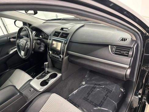 Used 2014 Toyota Camry SE FWD image 23