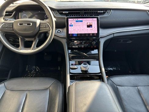 Used 2023 Jeep Grand Cherokee Limited w/ Black Appearance Package AWD/4WD image 14