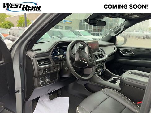 Used 2023 GMC Yukon SLT w/ SLT Premium Package AWD/4WD image 5