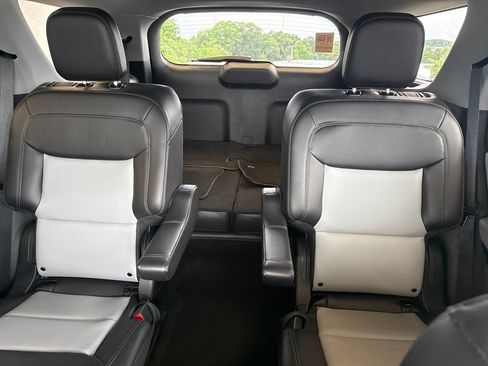 Used 2024 Ford Explorer XLT w/ Equipment Group 202A AWD/4WD image 21