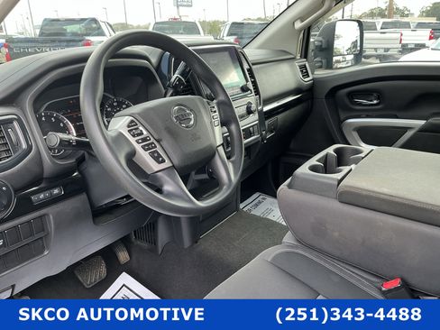 Used 2022 Nissan Titan SV image 20
