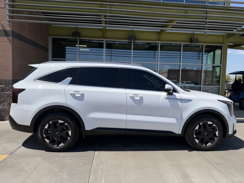 Used 2025 Kia Sorento S w/ Panoramic Sunroof Package FWD image 9