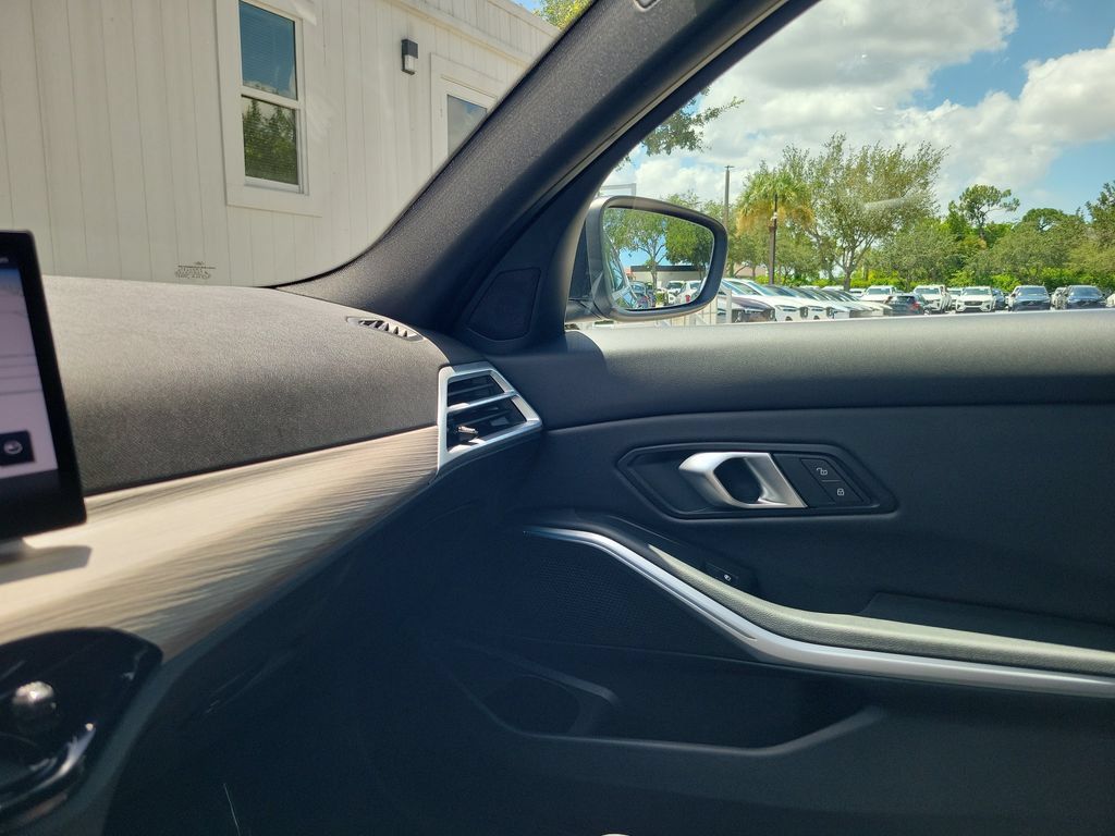 Used 2025 BMW 330i Sedan RWD image 29