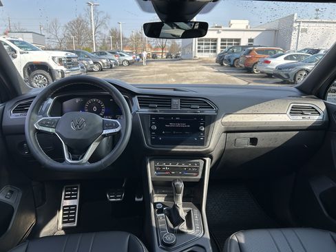 Certified 2023 Volkswagen Tiguan SE R-Line image 10