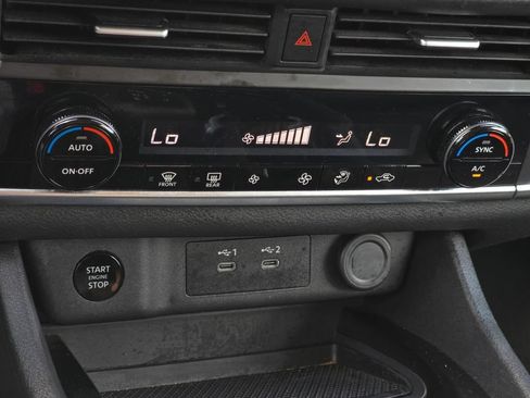 Used 2025 Nissan Rogue SV FWD image 24