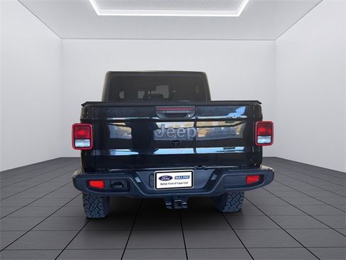 Used 2022 Jeep Gladiator Willys image 5