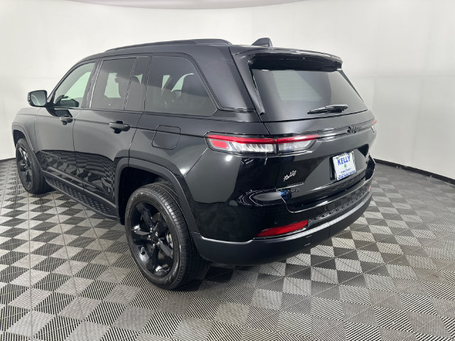 Certified 2025 Jeep Grand Cherokee Limited w/ Black Appearance Package AWD/4WD image 3