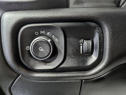 Used 2024 RAM 2500 Tradesman w/ Chrome Appearance Group image 19