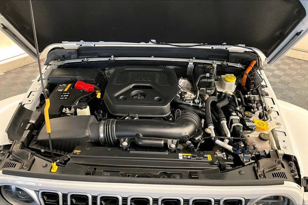 Used 2024 Jeep Wrangler Unlimited Sahara AWD/4WD image 9