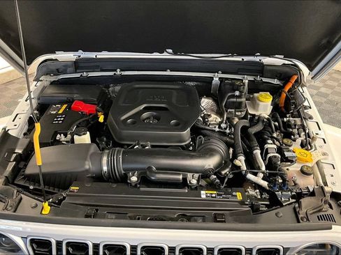 Used 2024 Jeep Wrangler Unlimited Sahara AWD/4WD image 9