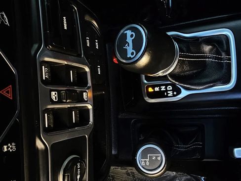 Used 2018 Jeep Wrangler Unlimited Sahara AWD/4WD image 34