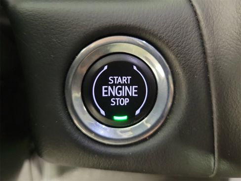 Used 2023 GMC Yukon SLT w/ SLT Luxury Package image 31