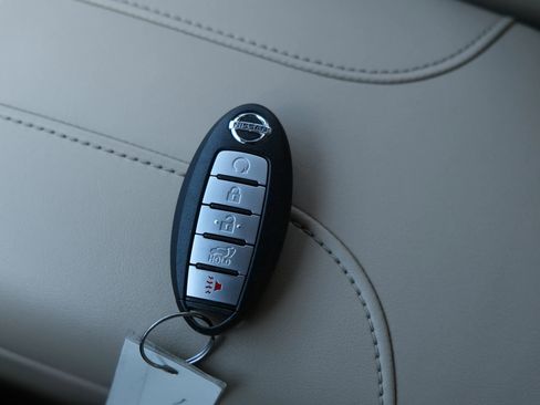 Used 2017 Nissan Rogue SL w/ SL Premium Package image 44