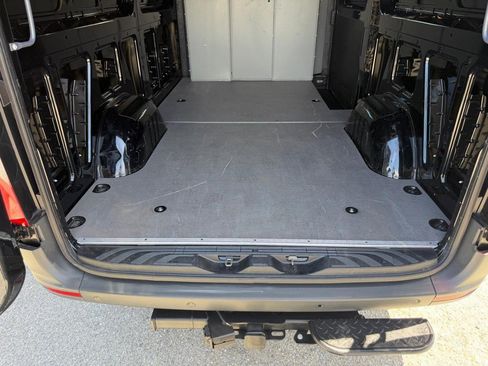 Used 2022 Mercedes-Benz Sprinter 2500 image 18