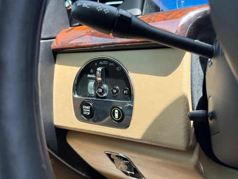 Used 2020 Rolls-Royce Phantom Extended Wheelbase RWD image 32