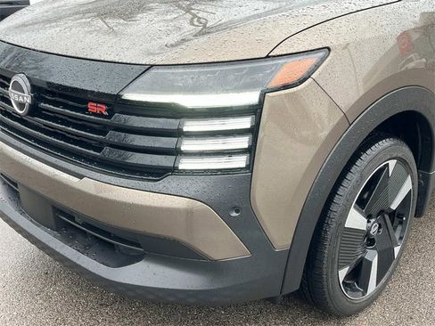 Certified 2025 Nissan Kicks SR image 13