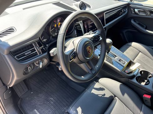 Certified 2025 Porsche Macan AWD/4WD image 21
