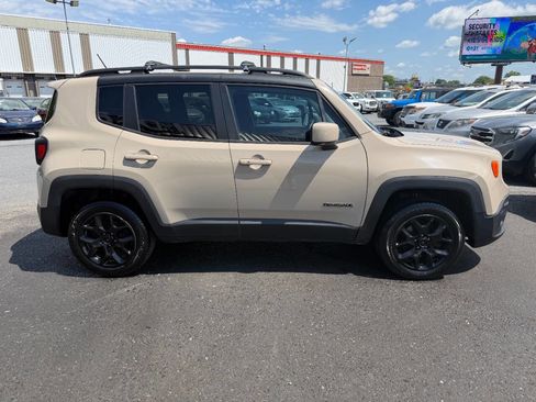 Used 2016 Jeep Renegade Latitude AWD/4WD image 7