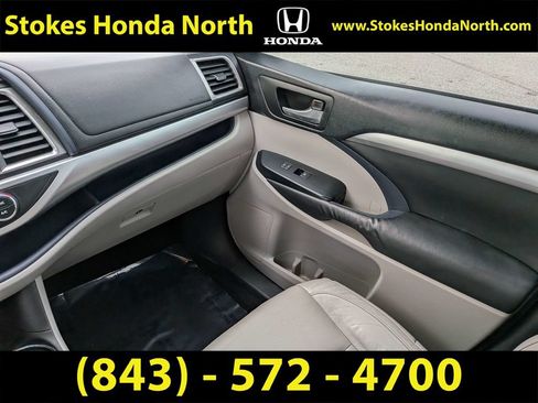 Used 2015 Toyota Highlander XLE FWD image 23