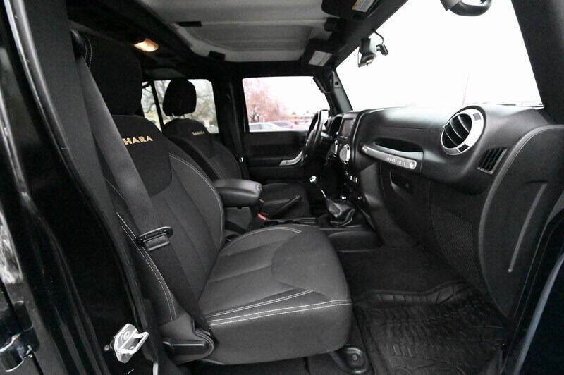 Used 2015 Jeep Wrangler Unlimited Sahara w/ Dual Top Group AWD/4WD image 32