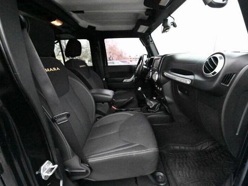 Used 2015 Jeep Wrangler Unlimited Sahara w/ Dual Top Group AWD/4WD image 32